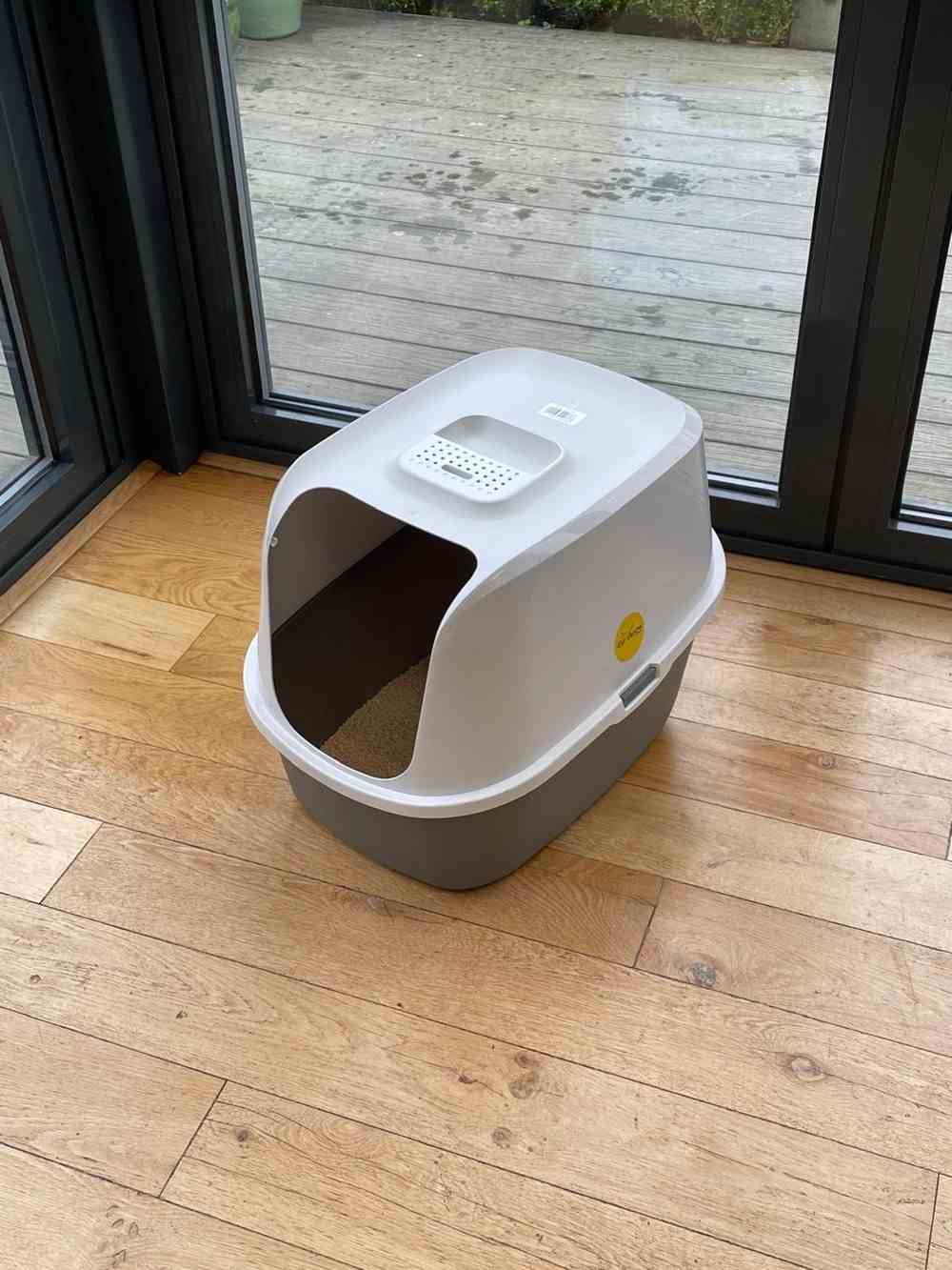 CAT CENTRE Litter Tray Hooded Toilet